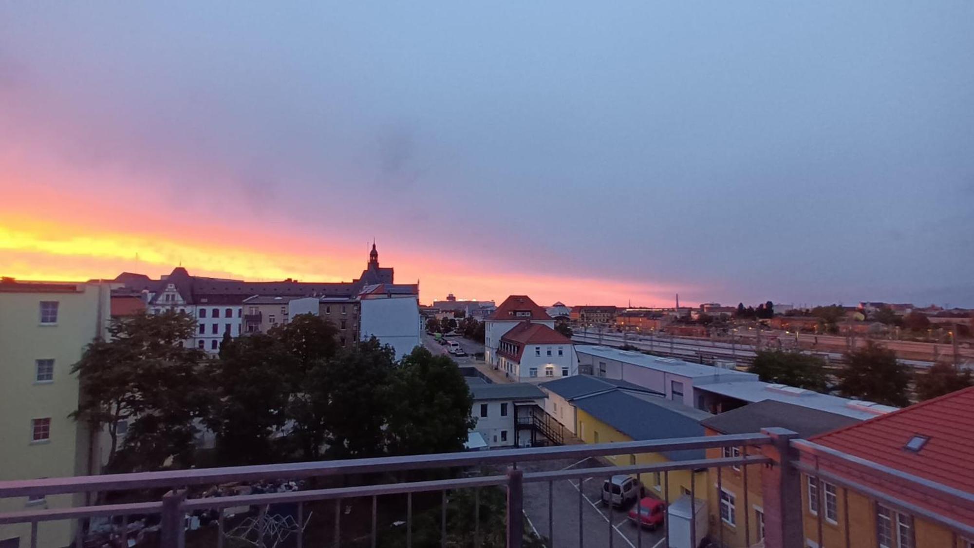 Ueber Den Daechern Von Halle Halle  Exterior foto